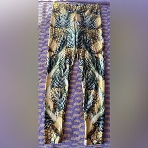 FINAL SALE✨Blackmilk pineapple leggings, sz L.